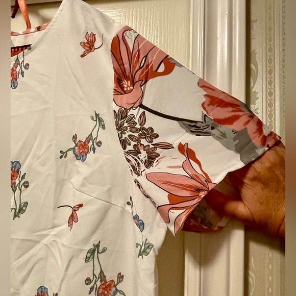 Floral print dress. New never worn. - Picture 2 of 4